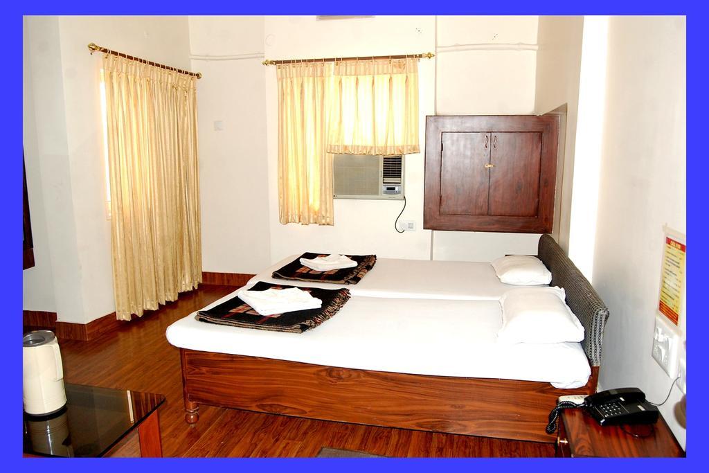 Hotel Kusum Bhilai Værelse billede